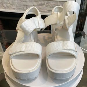 White Vagabond Flatform Sandal
